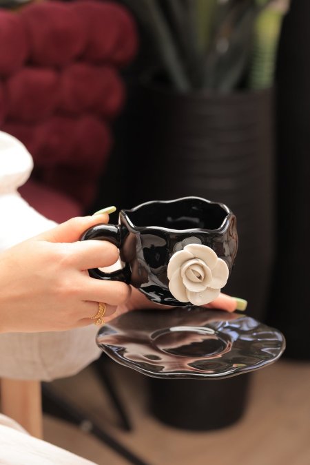 Lexi 6 مج هاند ميد أسود بورده بيضاء